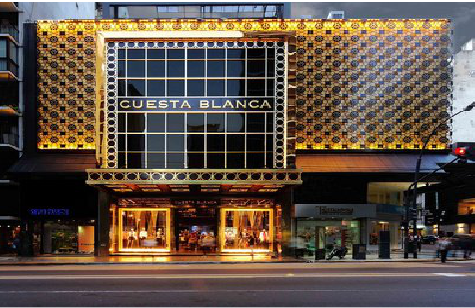  宜黄门头设计与商业空间的纽带。